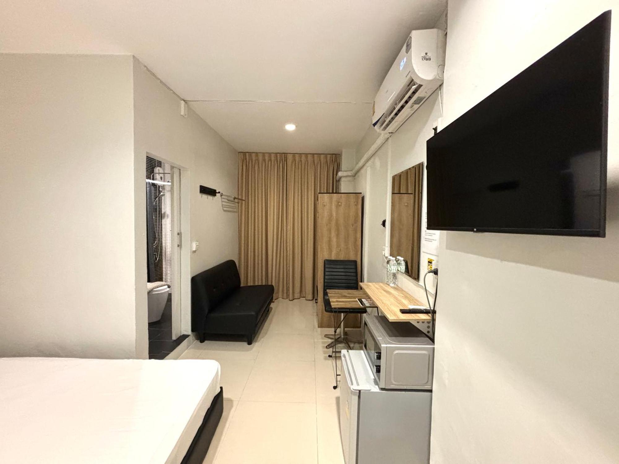 Udomsuk Inn & Cafe - Bts Udomsuk Bangkok Buitenkant foto